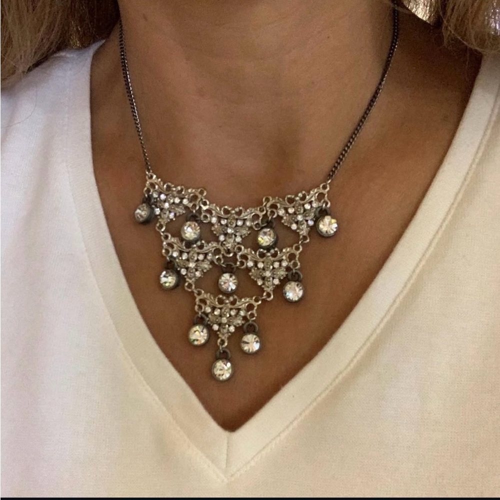 Chic Silver Crystal Necklace